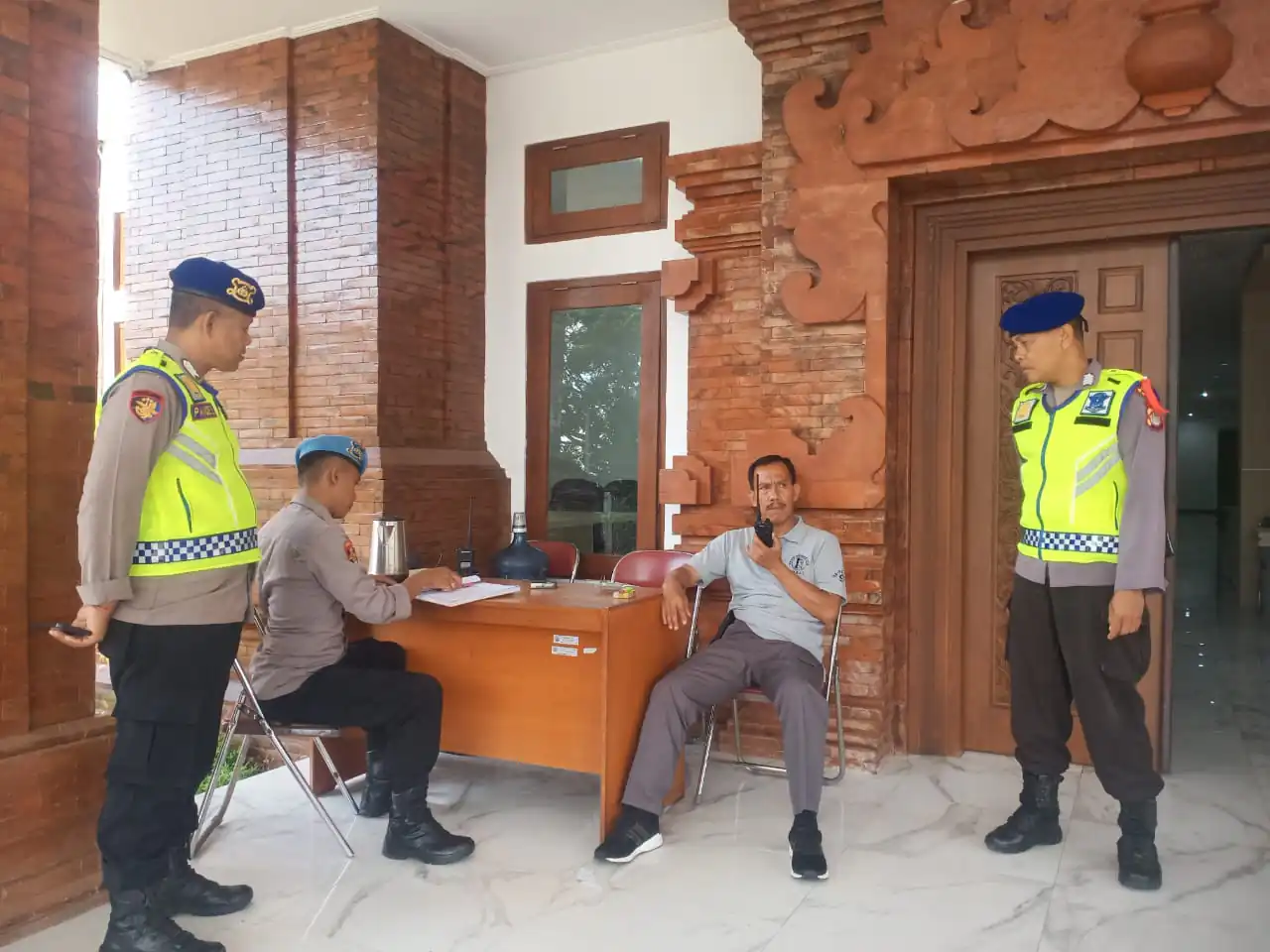 Lakukan Pengawasan, Subsatgas Propam OMB Cek Kehadiran Personel