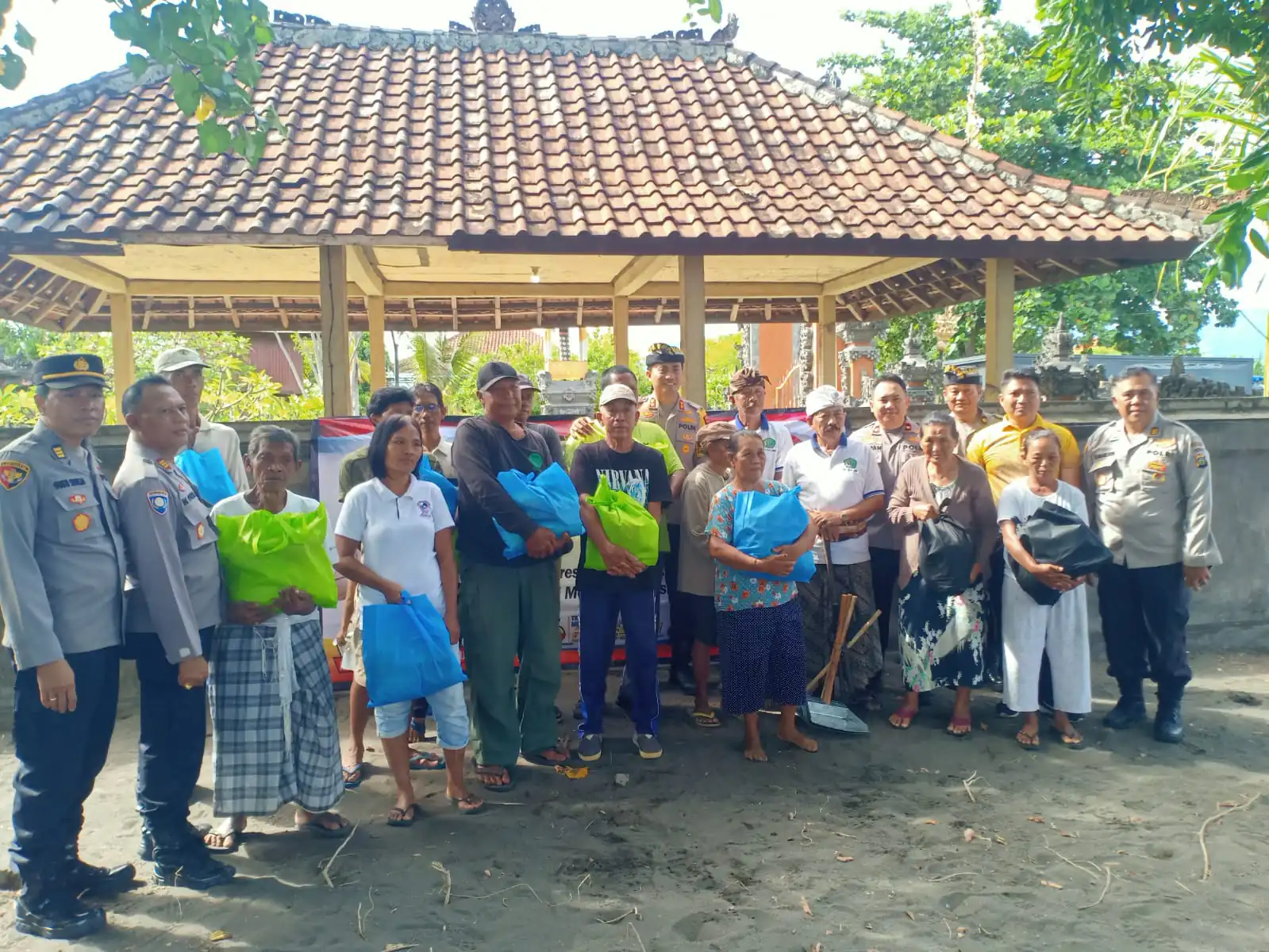 Minggu Kasih, Kapolres Buleleng Jalin Komunikasi Dengan Warga Seririt.