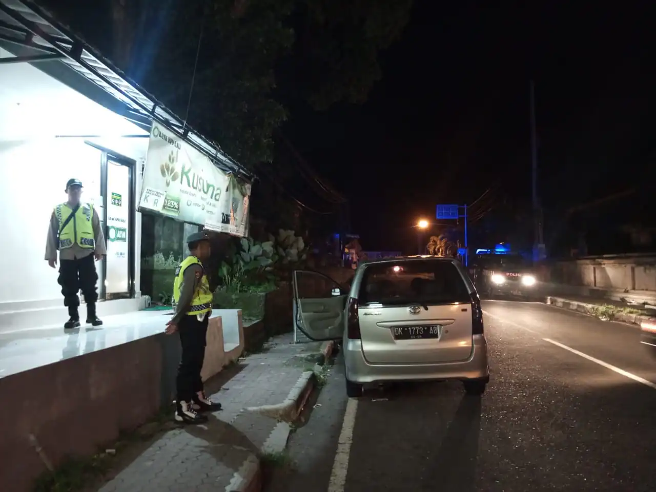 PATROLI BLUE LIGHT POLSEK TEMBUKU ANTISIPASI GANGGUAN KAMTIBMAS DI MALAM HARI