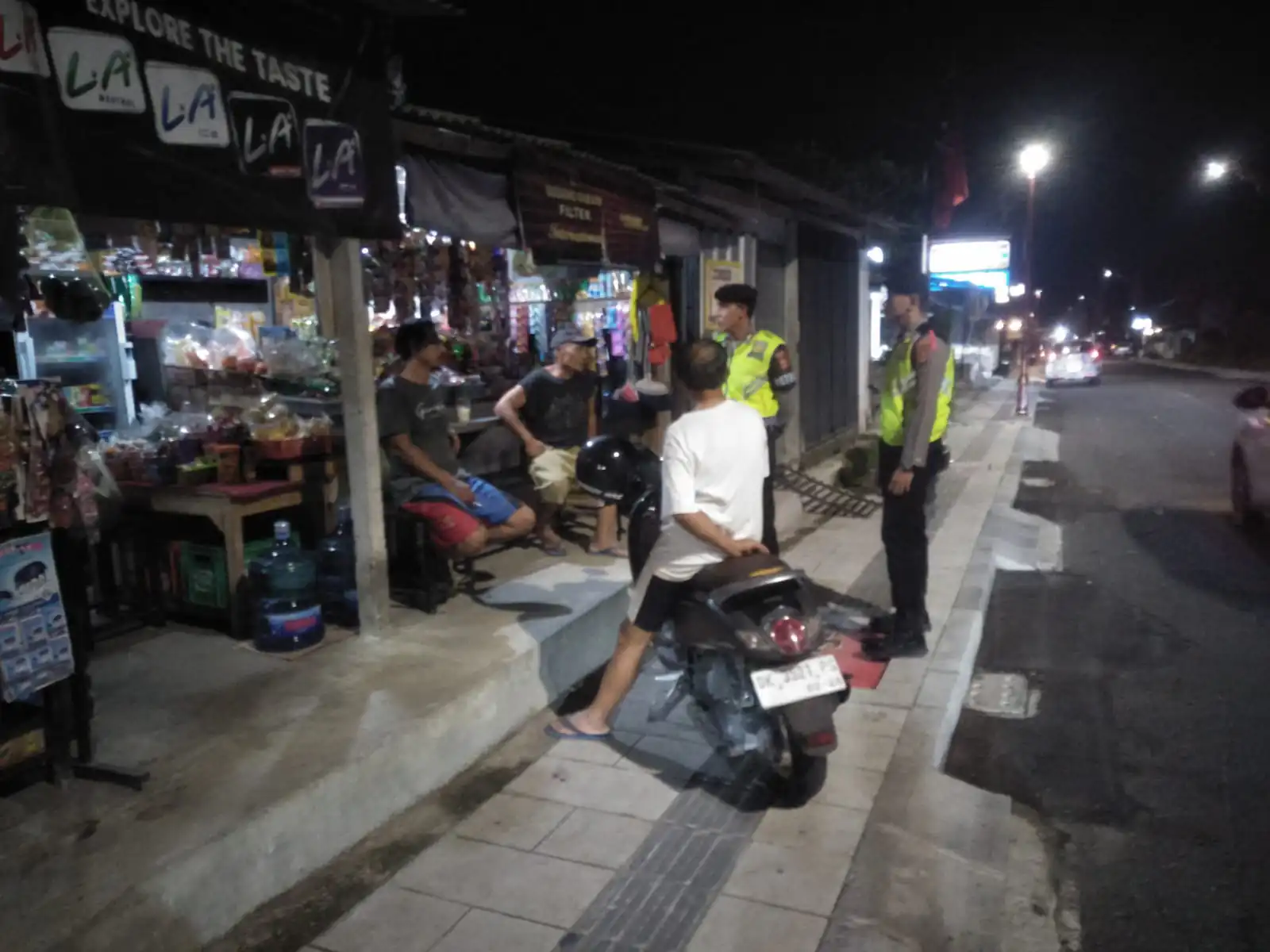 SAMBANGI TONGKRONGAN MASYARAKAT, PERSONIL SAT SAMAPTA RES BANGLI BERIKAN HIMBUAN KAMTIBMAS