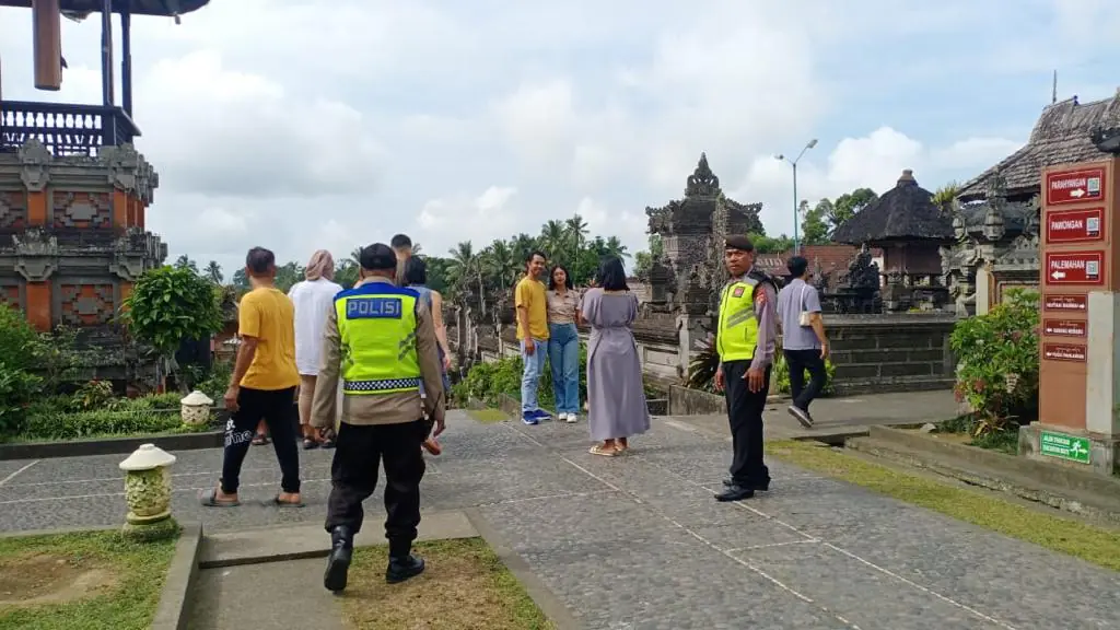 Tingkatkan Patroli Dialogis, Pawas Bersama Anggota Sambangi Obyek Wisata Penglipuran