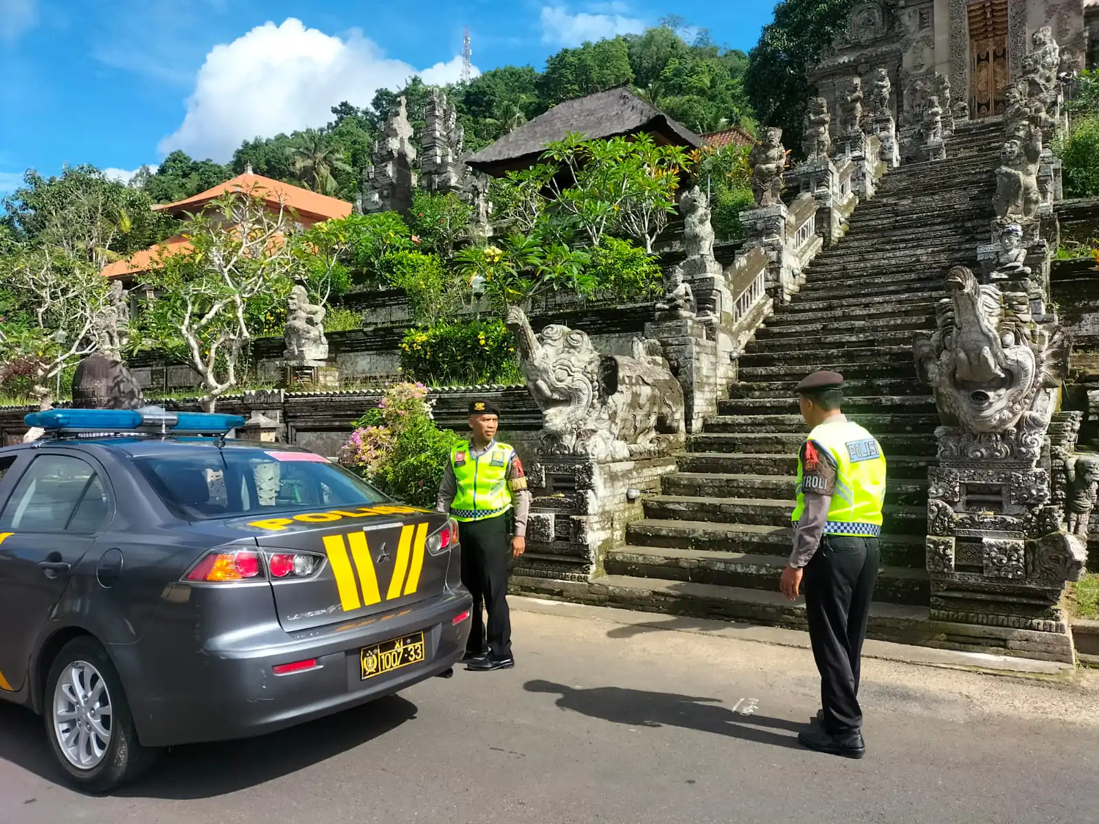 Antisipasi Gangguan Kamtibmas Dan Terjaminnya Kenyamanan Wisatawan, Personil Sat Samapta Polres Bangli Laksanakan Patroli Rutin di Obyek Wisata