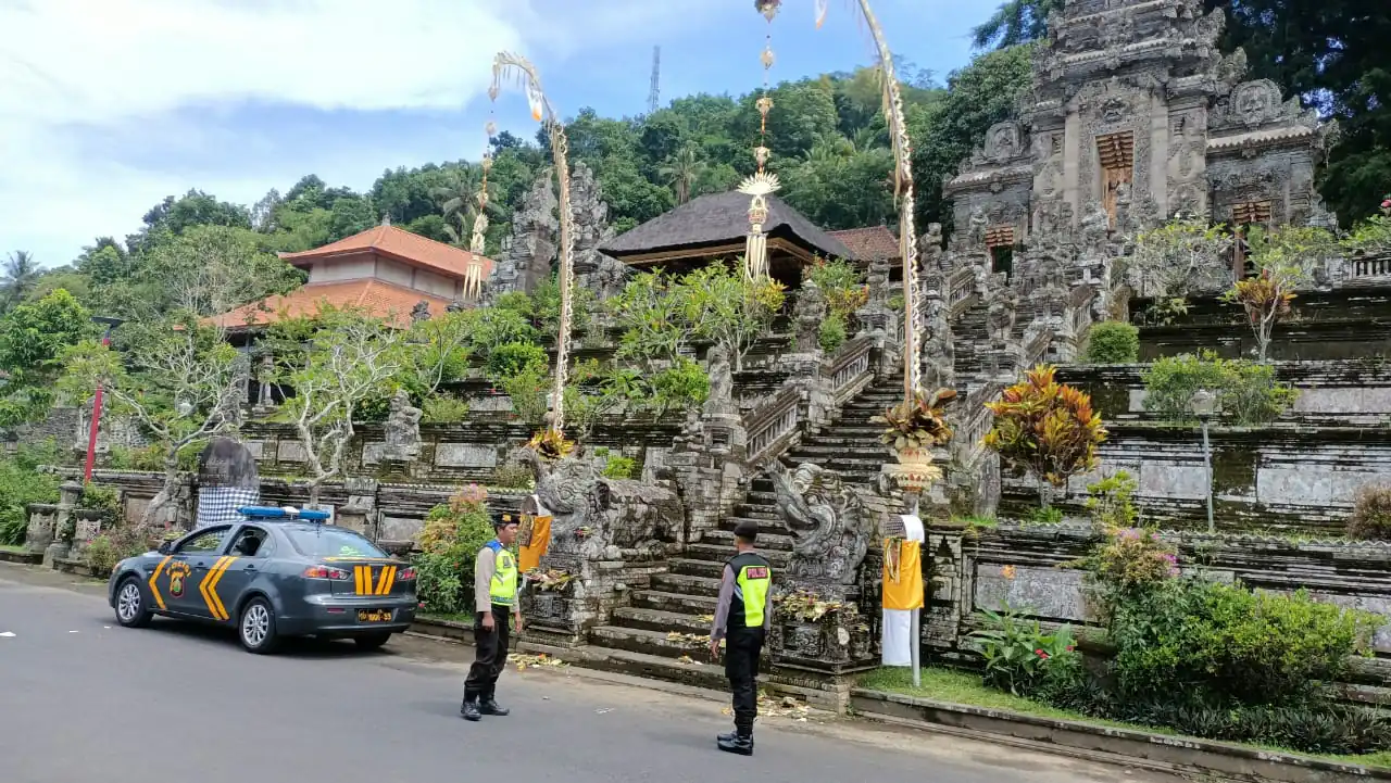 Antisipasi Gangguan Kamtibmas Dan Terjaminnya Kenyamanan Wisatawan, Personil Sat Samapta Polres Bangli Laksanakan Patroli Rutin di Obyek Wisata
