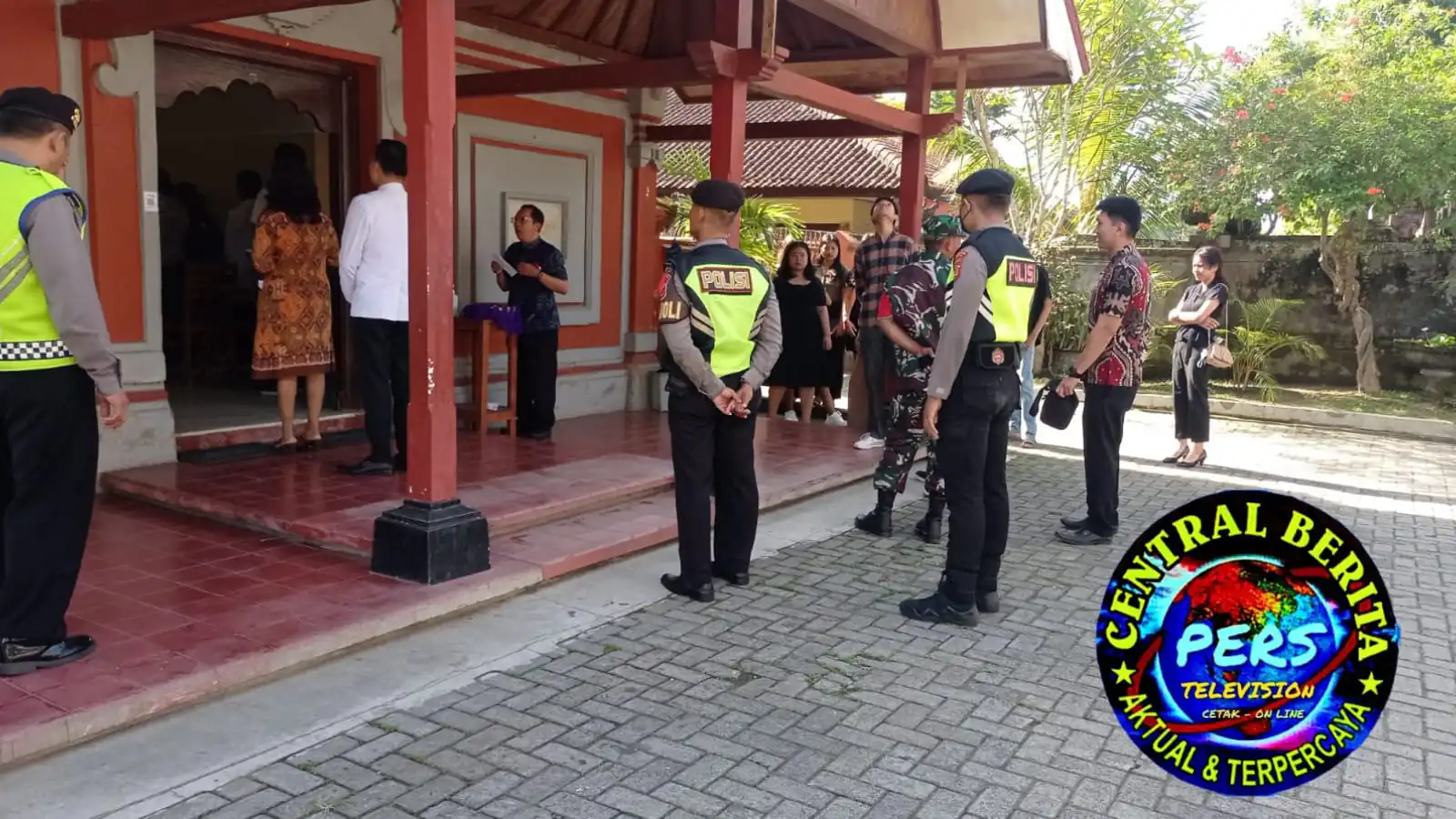 Atensi Pelaksanaan Giat Ibadah Minggu Umat Kristiani, Satuan Samapta Laksanakan Pengamanan Pada Gereja Marga Rahayu Bangli.