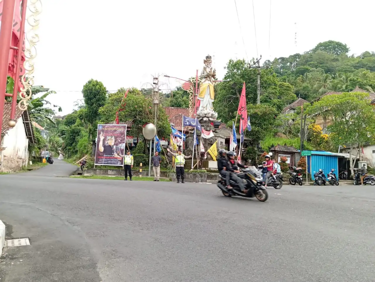Beri Pelayanan Dipagi Hari, Personil Polsek Bangli Laksanakan Pengaturan