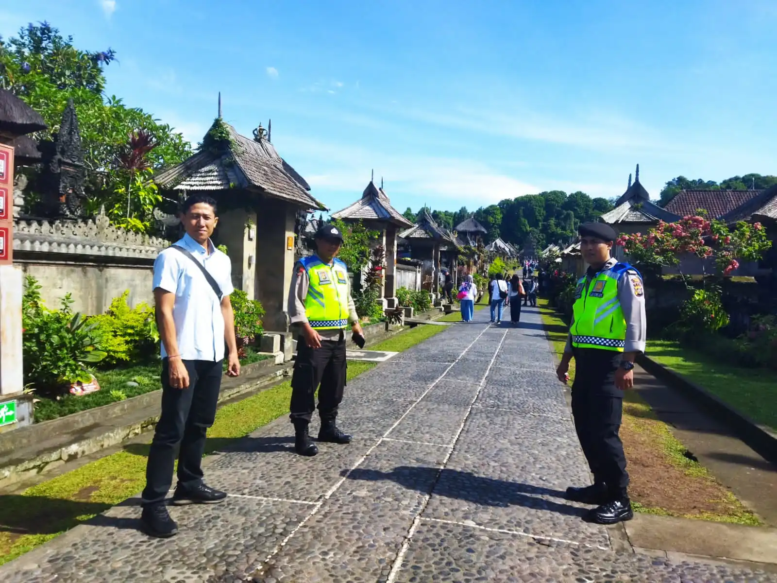Beri Rasa Aman Terhadap Pengunjung, Pawas Bersama Anggota Sambangi Obyek Wisata Penglipuran
