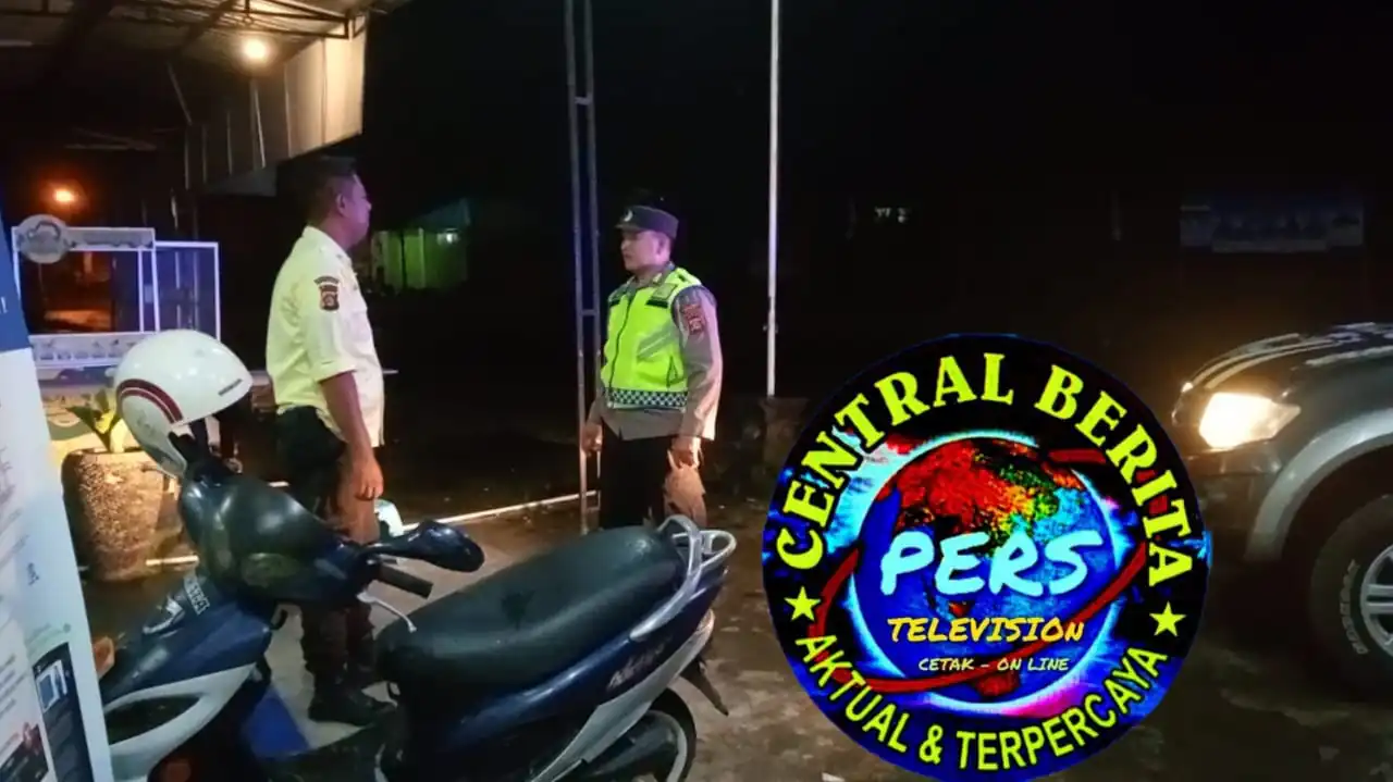BLUE LIGHT ANTISIPASI KEJAHATAN DIMALAM HARI PERSONIL POLSEK SUSUT MELAKSANAKAN KEGIATAN PATROLI BLUE LIGHT.