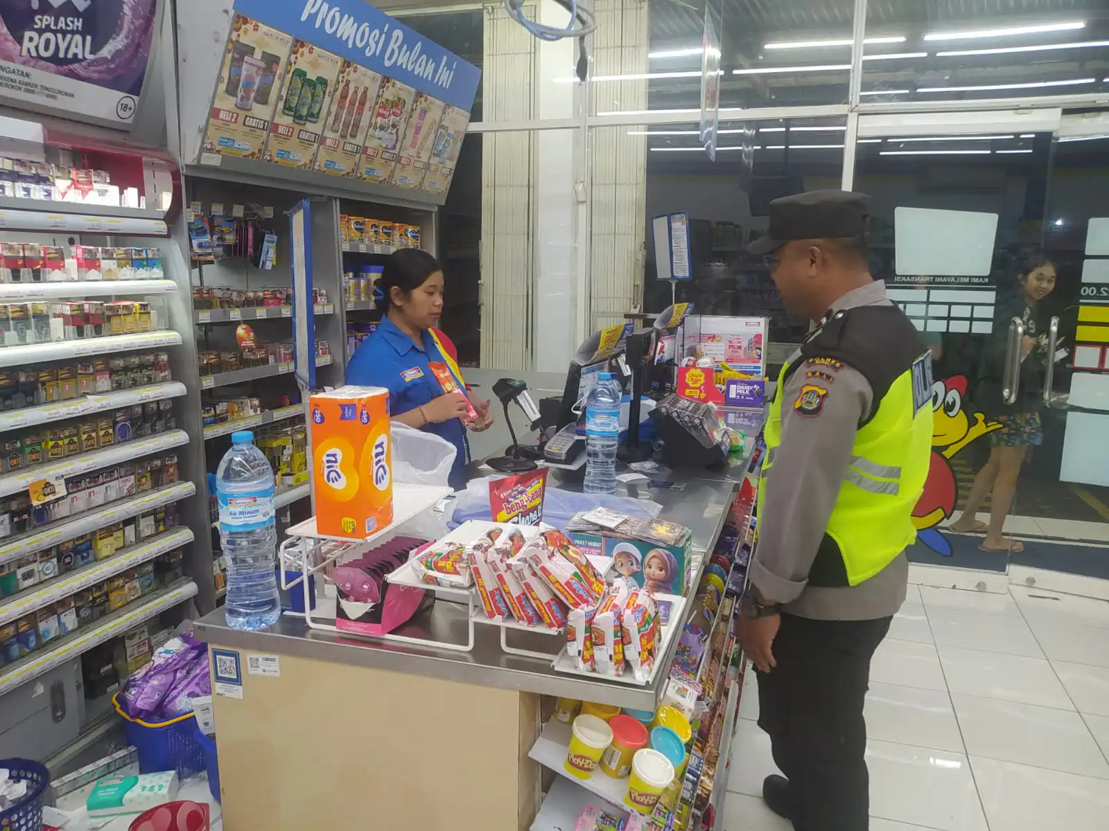 Blue Light Antisipasi Kejahatan Dimalam Hari  Personil  Polsek Susut Melaksanakan Kegiatan Patroli Blue Light