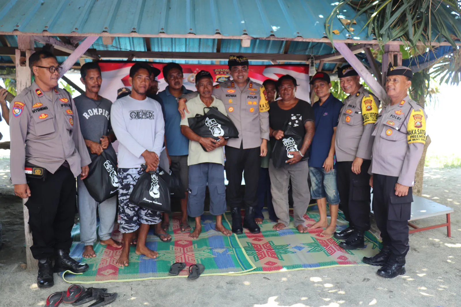 Jaga Kamtibmas Jelang Pemilu 2024, Polres Buleleng, Minggu Kasih Pererat Silahturahmi Dan Tali Asih Dengan Masyarakat Gerokgak.