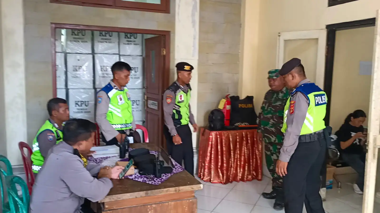 Jaga Situasi tetap Kondusif Saat Rekapitulasi Suara Pemilu 2024 Patroli Printis Presisi dan Patroli Presisi Kota Sat Samapta Polres Bangli 