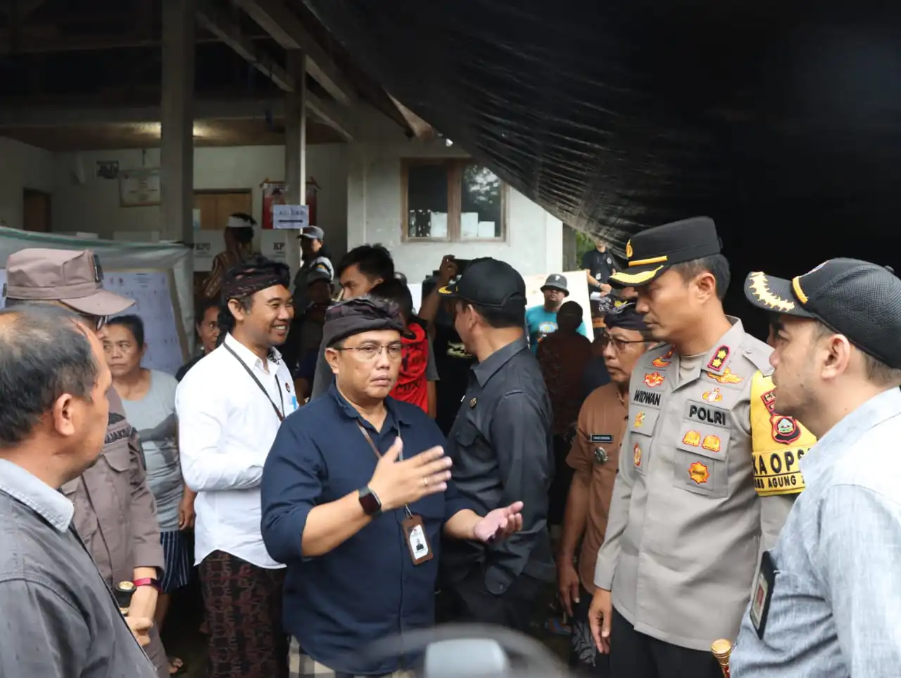 Kapolres Buleleng, Bersama Forkopimda Buleleng Pantau Pelaksanaan Pemungutan Suara Di TPS (Busungbiu, Seririt dan Banjar).