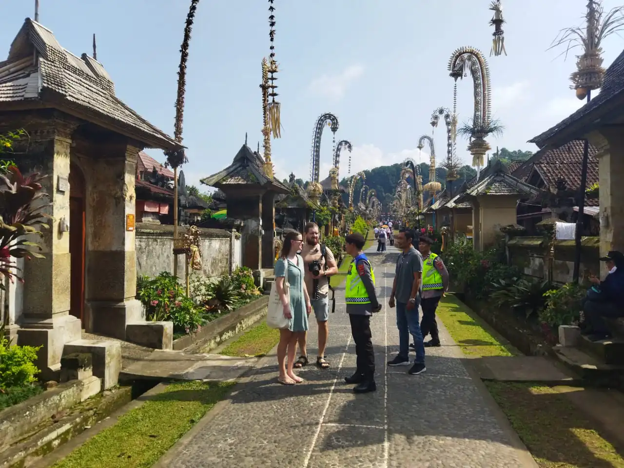 Beri Rasa Aman Kepada Pengunjung, Pawas Bersama Anggota, Sambangi Obyek Wisata Penglipuran