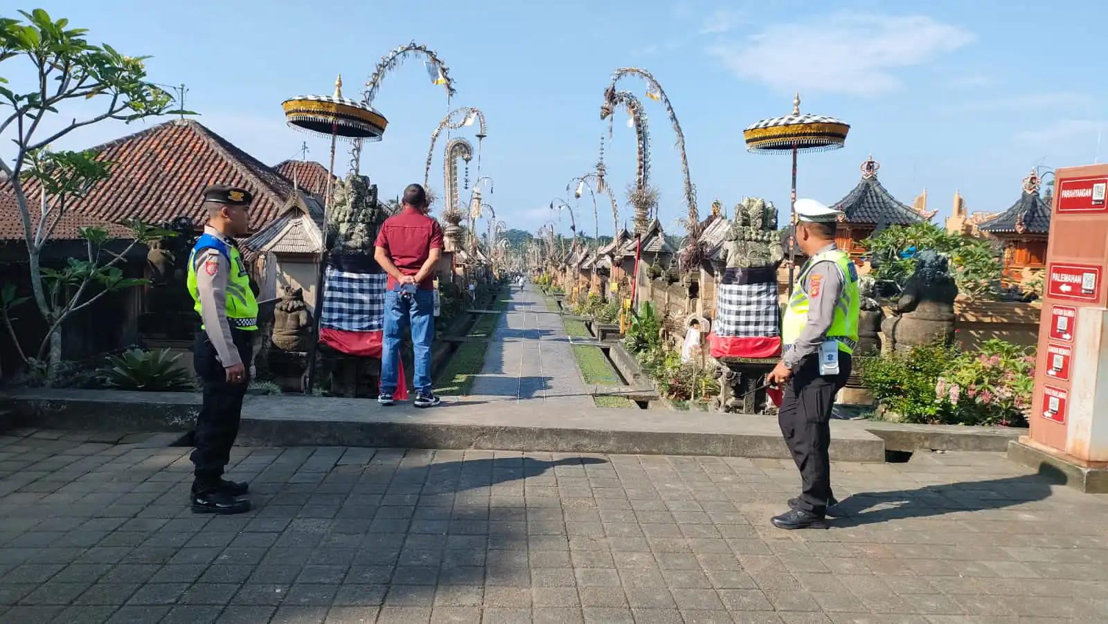 Beri Rasa Aman Kepada Pengunjung, Pawas Bersama Anggota Sambangi Obyek Wisata Penglipuran