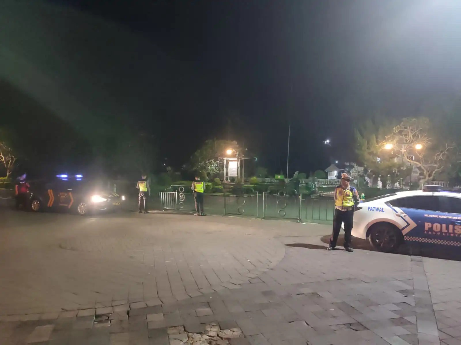 Beri Rasa Aman, Satlantas Polres Badung Melaksanakan Blue Light Patrol
