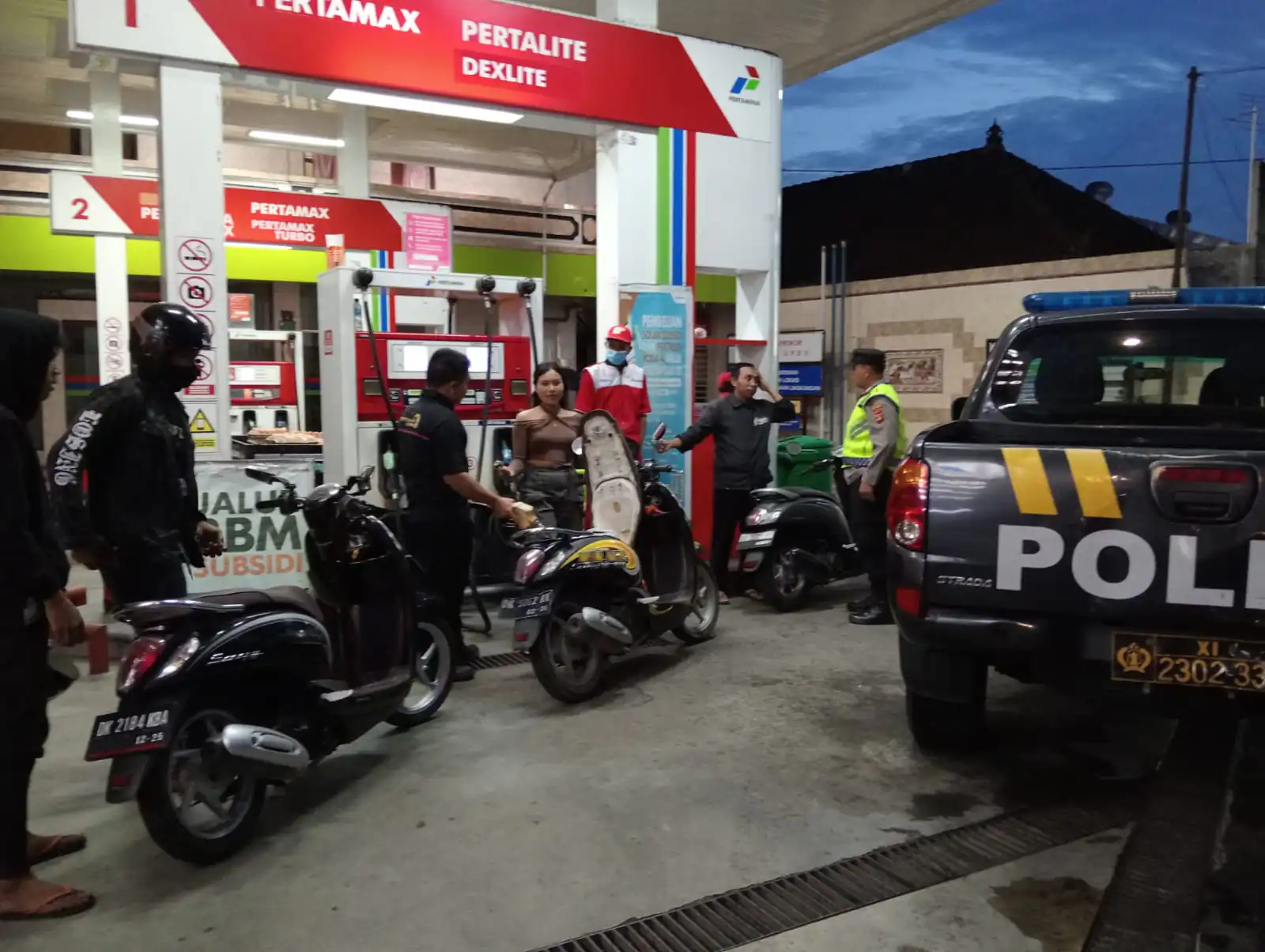 BLUE LIGHT ANTISIPASI KEJAHATAN DIMALAM HARI PERSONIL POLSEK SUSUT MELAKSANAKAN KEGIATAN PATROLI BLUE LIGHT.