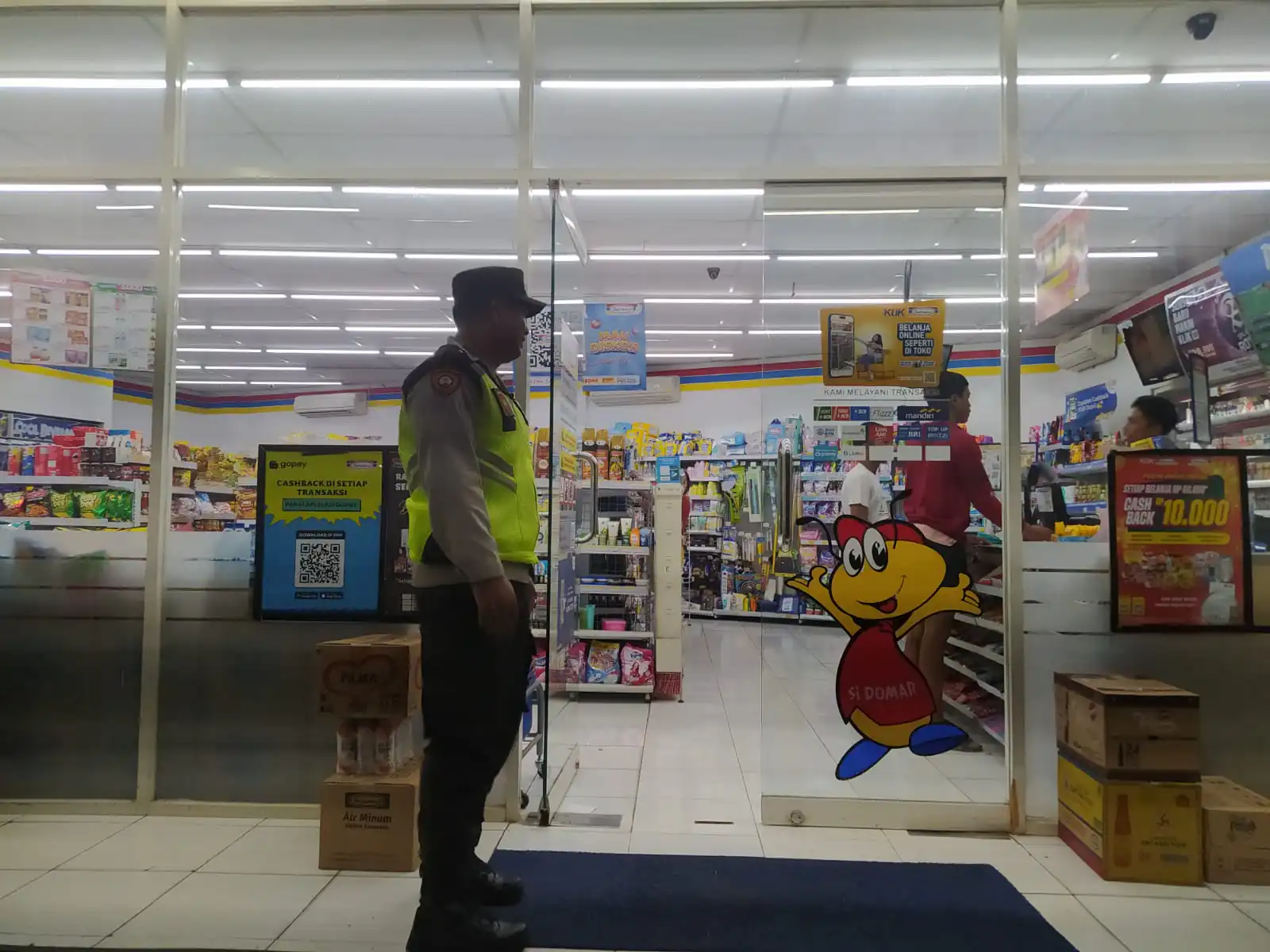 BLUE LIGHT ANTISIPASI KEJAHATAN DIMALAM HARI PERSONIL POLSEK SUSUT MELAKSANAKAN KEGIATAN PATROLI BLUE LIGHT.