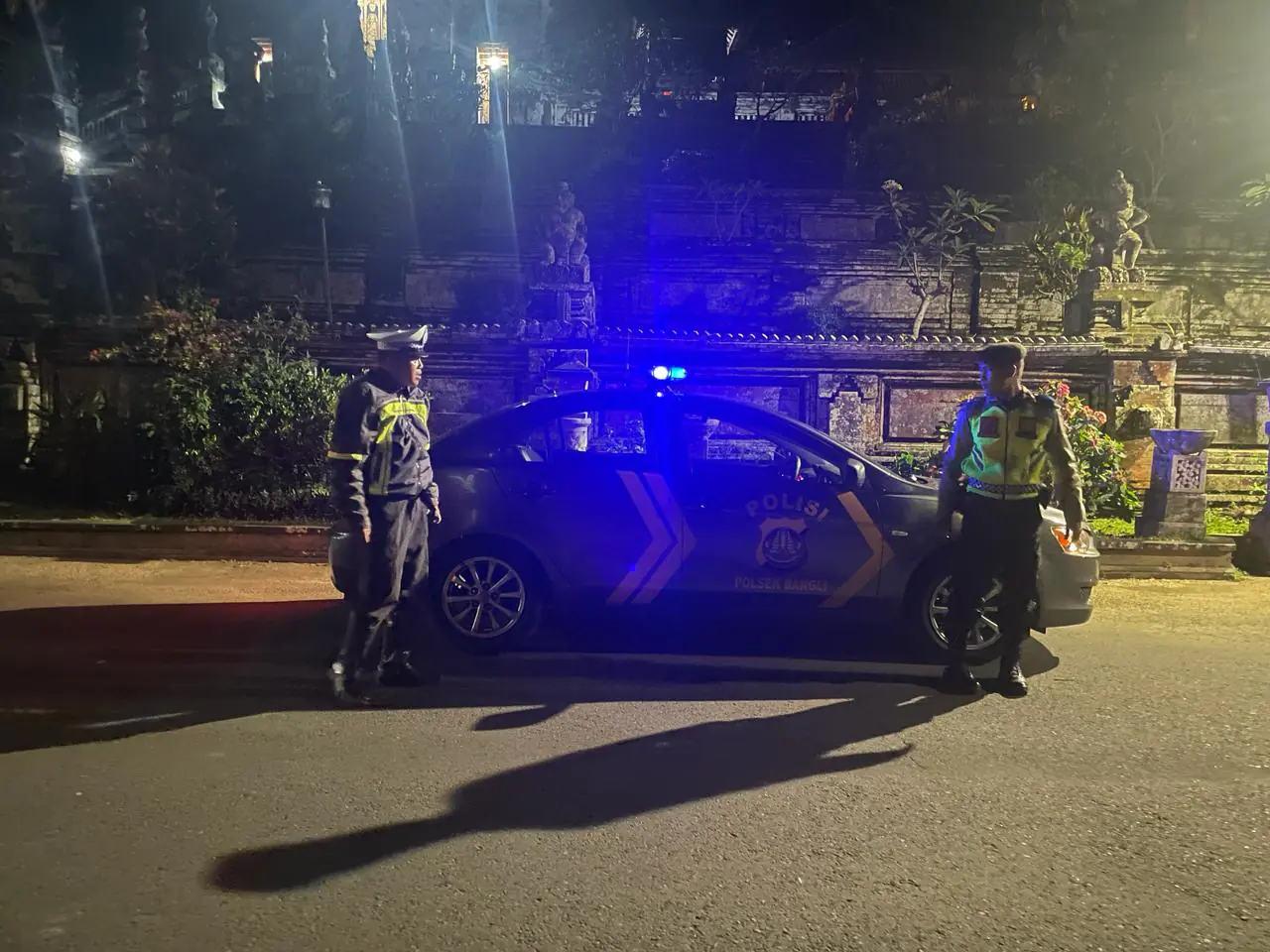 Cegah Terjadinya Gangguan Kamtibmas, Polsek Bangli Tingkatkan Kegiatan Blue Light Patrol