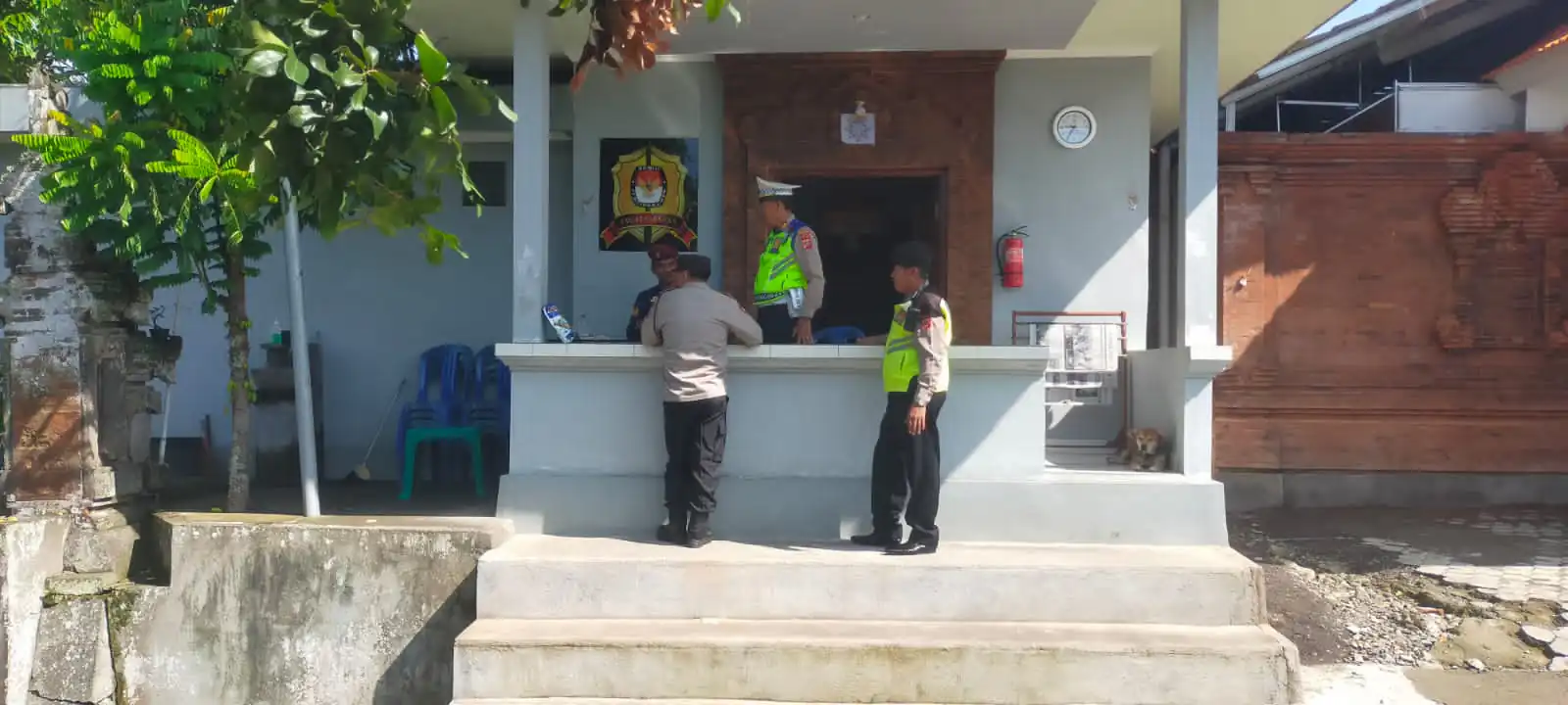 Menjaga Situasi Tetap Kondusif, Pawas Bersama Anggota Sambangi Kantor KPUD Bangli