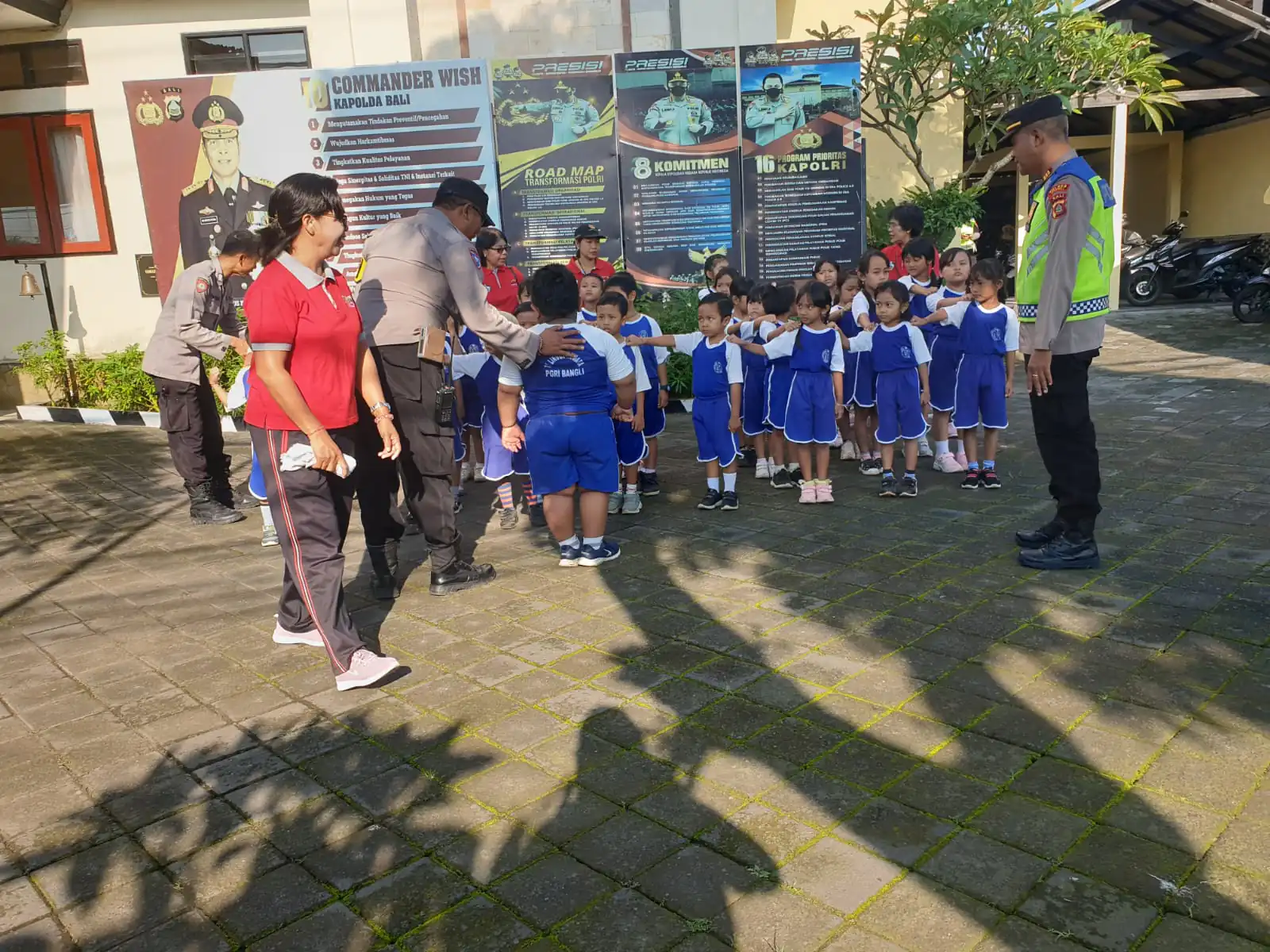 Polisi Sahabat Anak, Polsek Bangli Terima Kunjungan Dari Anak-anak TK Lingga Kumara Bangli