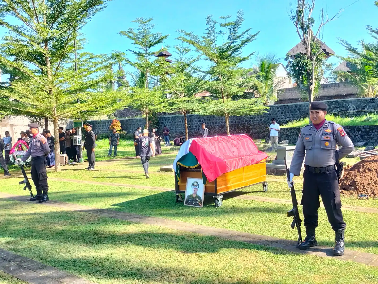 Polres Bangli, Gelar Upacara Pemakaman Pur. Mayor Polisi Haji Suroso Wihonang.