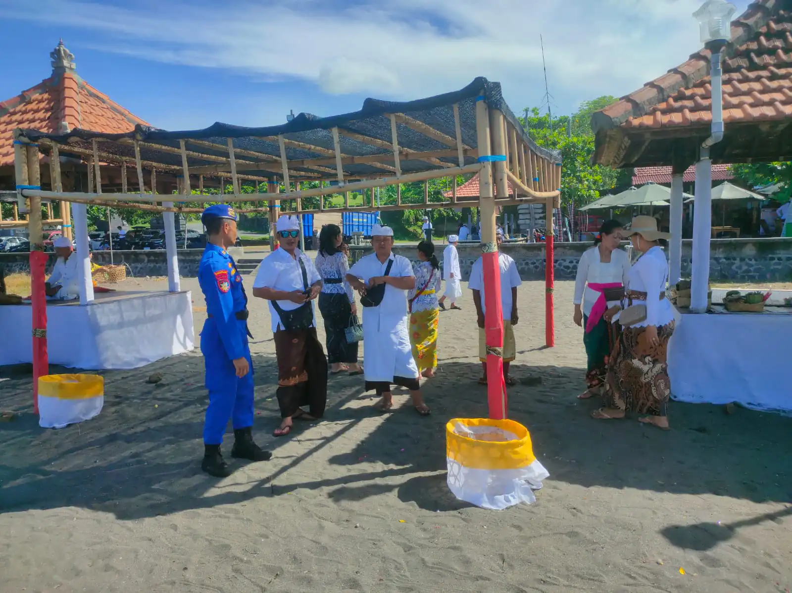Program “Mekendang ” ( Melasti, Mulang Pekelem dan Ngayah ) Satuan Polairud Polres Tabanan di Pantai Yeh Gangga Desa Sudimara Kec. / Kab. Tabanan
