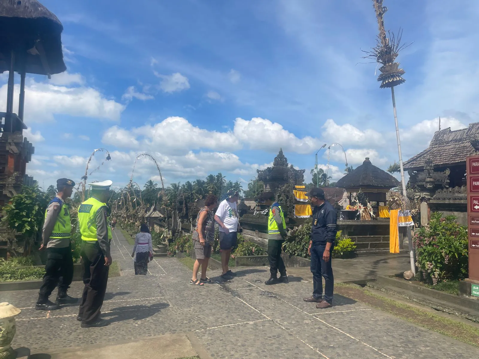 Tingkatkan Patroli Dialogis, Pawas Bersama Anggota Sambangi Obyek Wisata Penglipuran