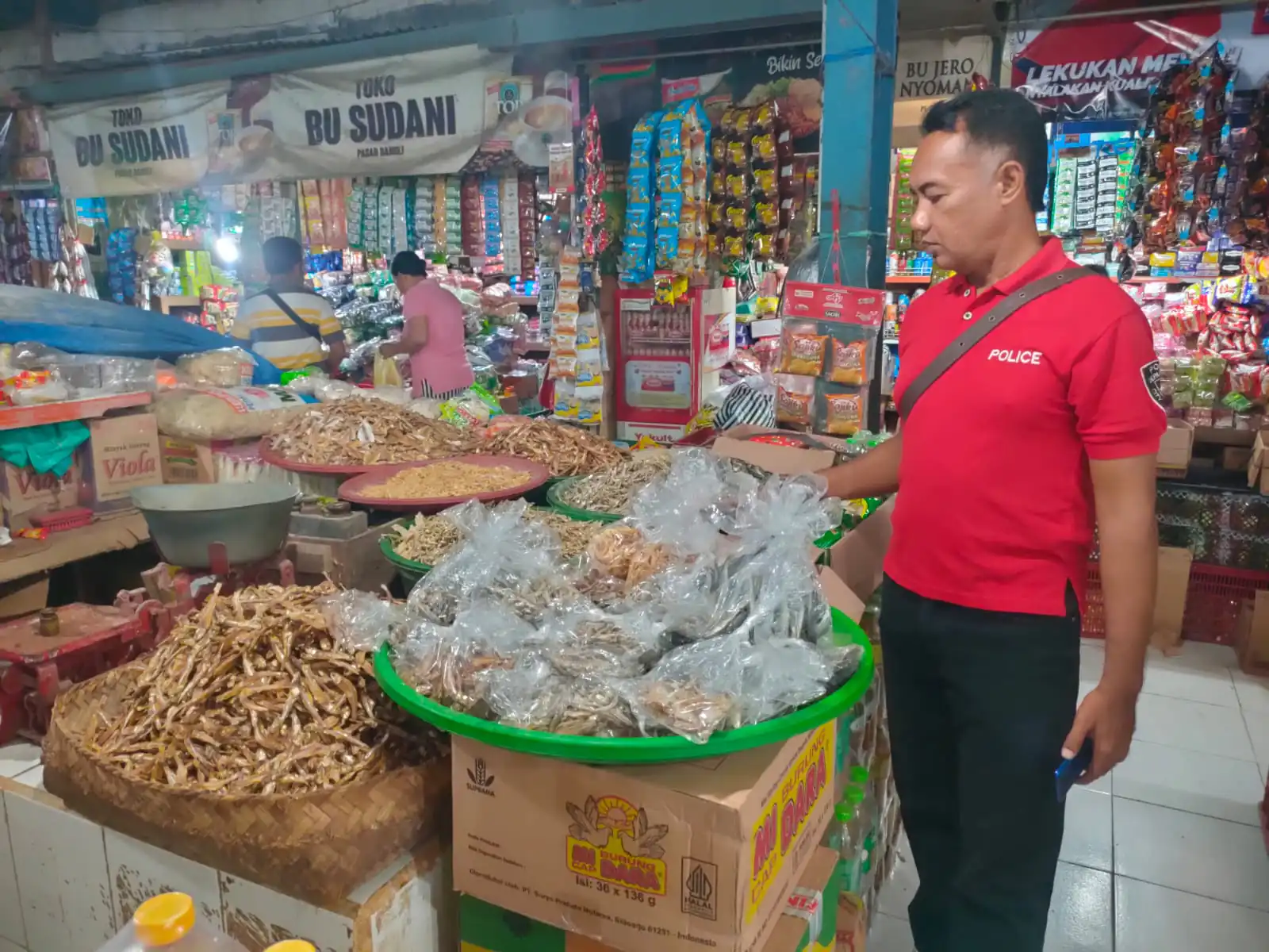 Unit Intelkam Polsek Bangli, Cek Harga Dan Ketersediaan Stock Sembako Di Pasar Kidul