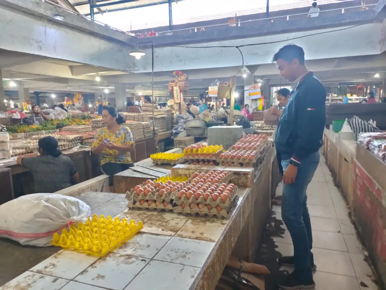 Unit Intelkam Polsek Bangli, Cek Harga Dan Ketersediaan Stock Sembako menjelang hari Idul Fitri 1445 H tahun 2024.