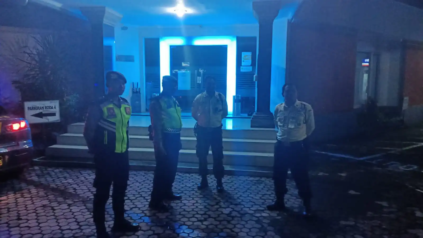 Wujudkan Situasi Kamtibmas Tetap Kondusif, Personil Sat Samapta Laksanakan Patroli Dialogis di Obyek Vital Bank BRI Cabang Bangli