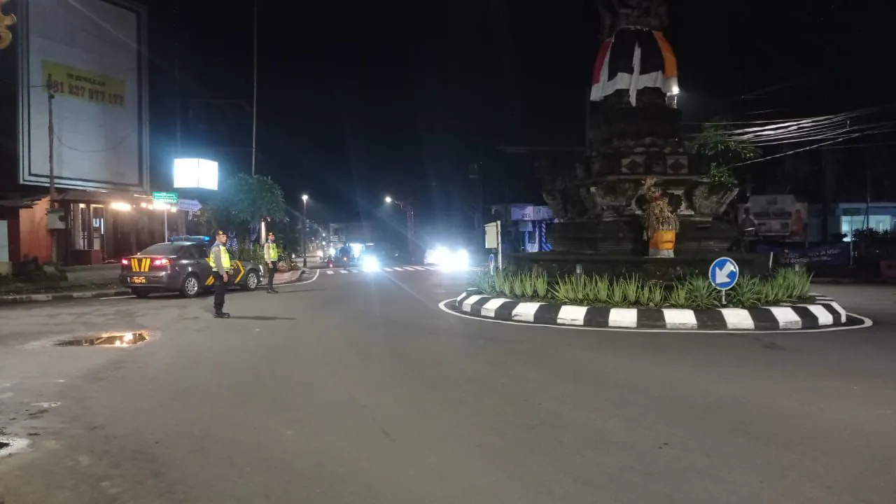 ATENSI ARUS LALULINTAS TETAP LANCAR,PERSONIL SATUAN SAMAPTA RES BANGLI LAKSANAKAN PENGATURAN DAN BLUE LIGHT PATROL
