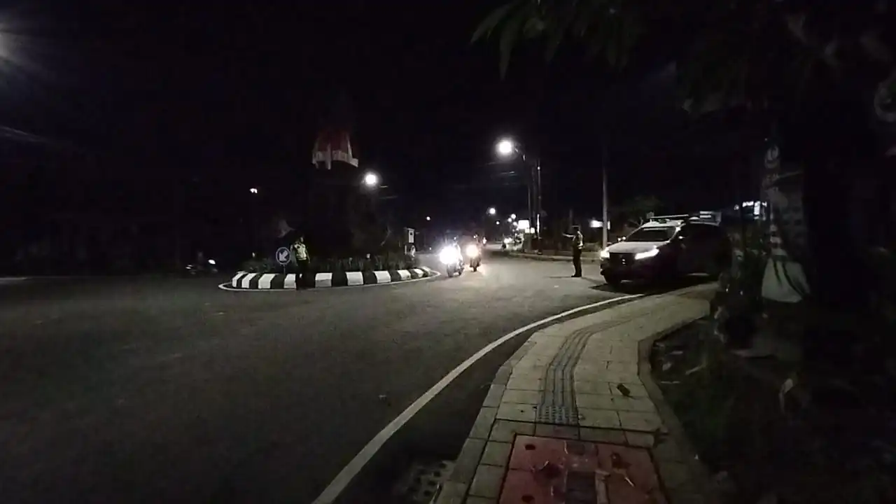 ATENSI ARUS LALULINTAS TETAP LANCAR,PERSONIL SATUAN SAMAPTA RES BANGLI LAKSANAKAN PENGATURAN DAN BLUE LIGHT PATROL
