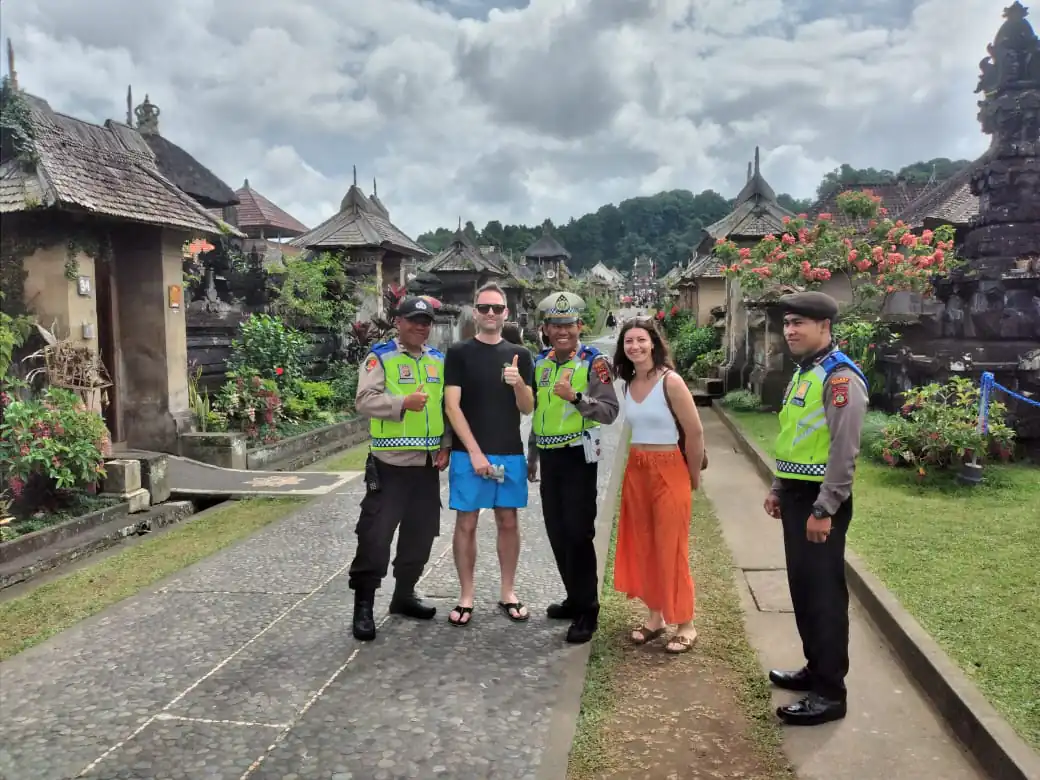 Beri Rasa Aman Kepada Pengunjung, Pawas Bersama Anggota Sambangi Obyek Desa Wisata Penglipuran