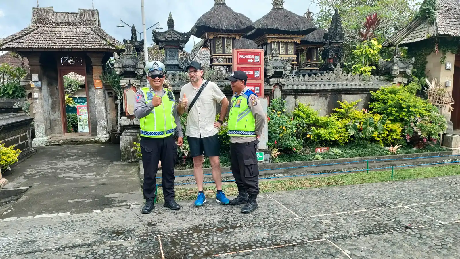 Beri Rasa Aman Kepada Pengunjung, Pawas Bersama Anggota Sambangi Obyek Wisata Penglipuran