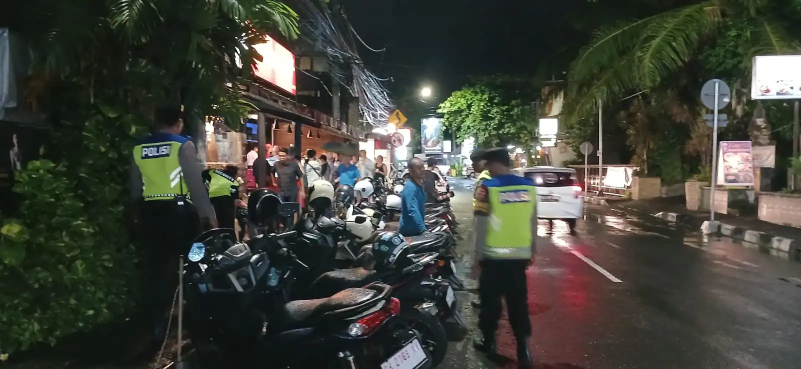 Blue Light Patrol, Polsek Densel Hadir Untuk Memberikan Rasa Aman Dan Menjaga Kamtibmas Kondusif