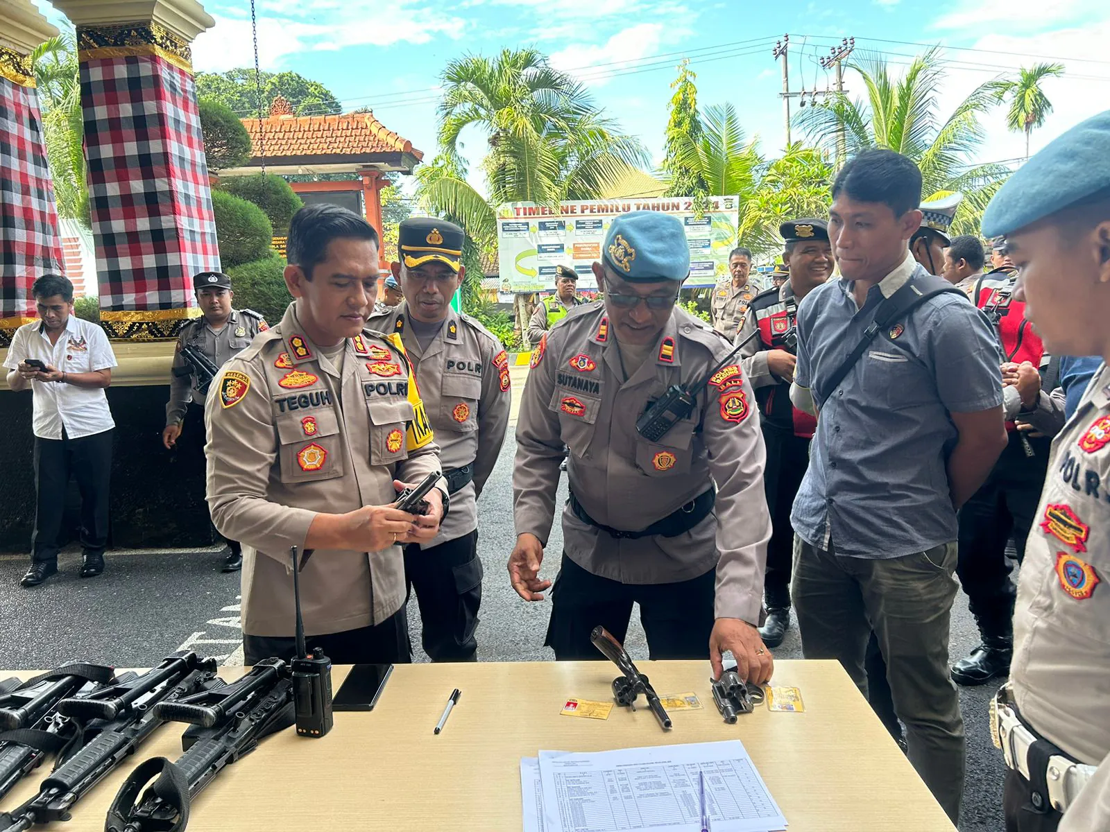 Cek Adiministrasi dan Kebersihan Senpi Inventaris, Ini Arahan Kapolres AKBP Teguh Priyo Wasono