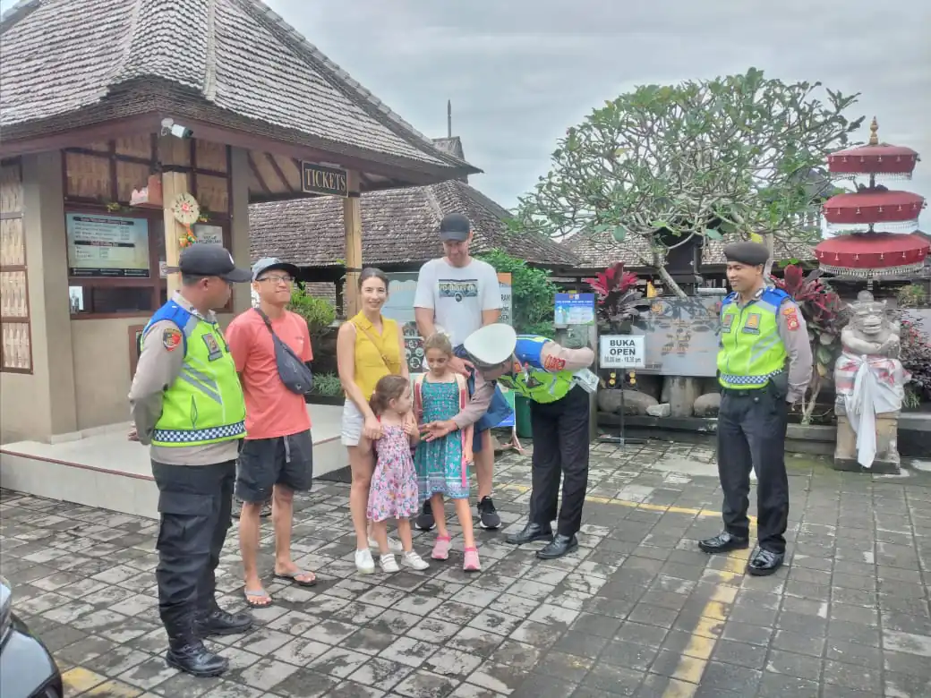 Pastikan Keamanan Terhadap Pengunjung, Pawas Bersama Anggota Sambangi Obyek Desa Wisata Penglipuran
