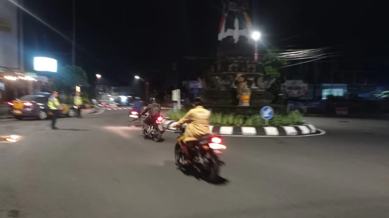 Jaga Situasi Tetap Kondusif Personil Sat Samapta Polres Bangli Tingkatkan penggelaran Blue Light DI malam hari