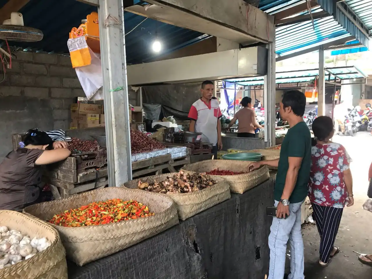 Jelang Hari Raya Idul Fitri, Unit Intelkam Polsek Bangli, Cek Harga Dan Ketersediaan Stock Sembako