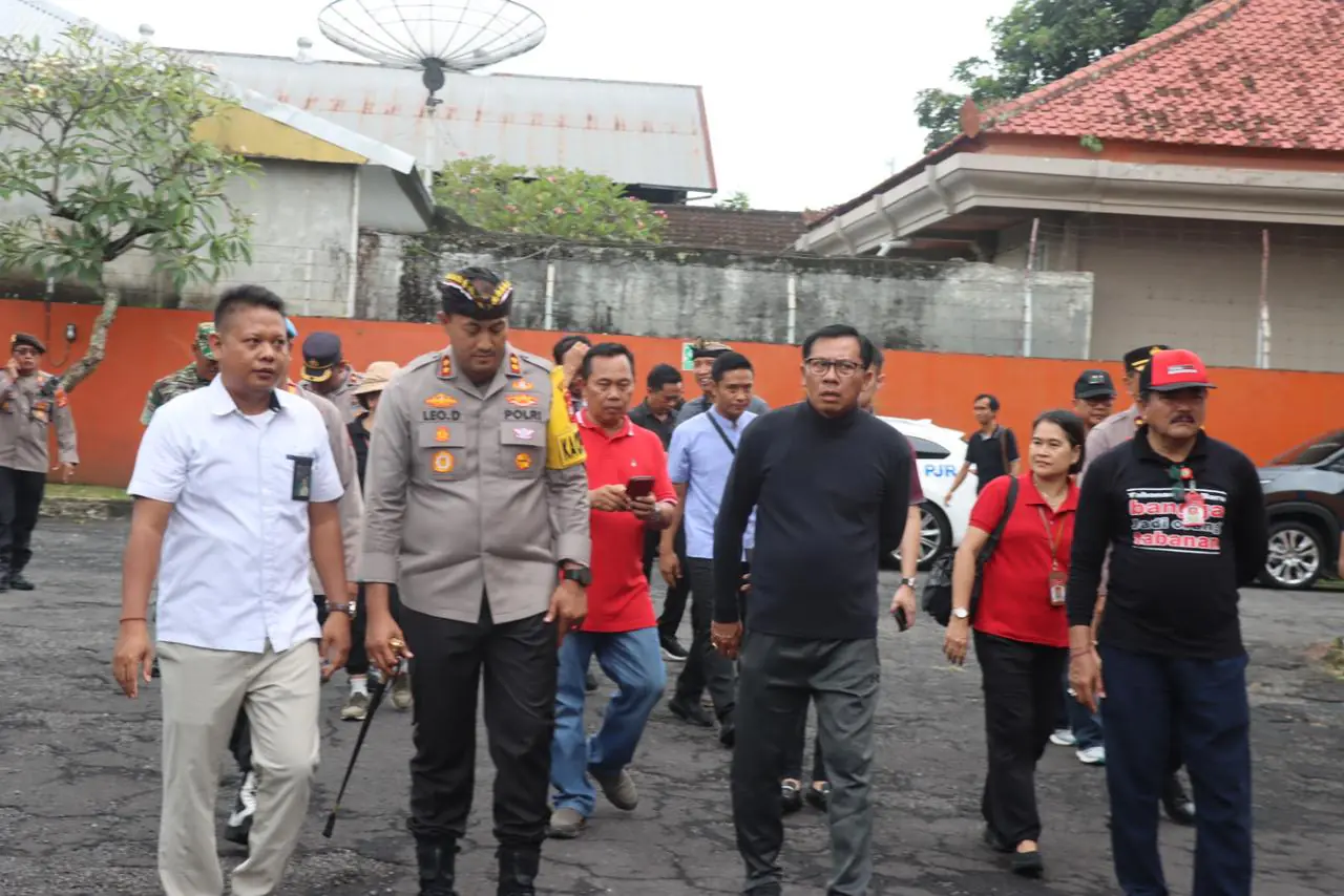 Kapolres Tabanan melaksanakan pengecekan Gudang Bulog di Wilayah Kecamatan Kediri