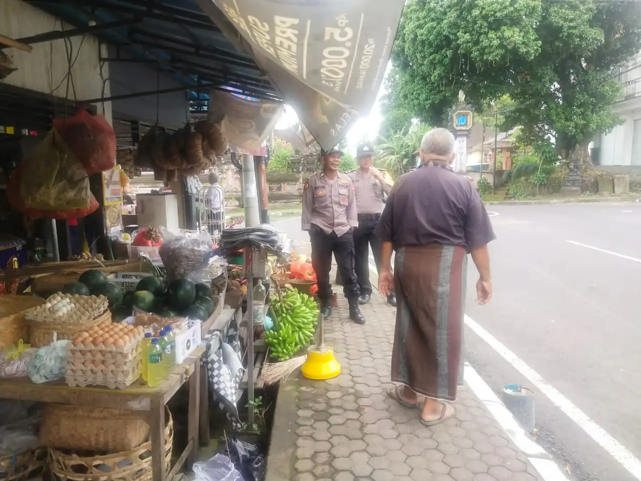 Polsek Tembuku Beri Rasa Aman Kepada Pengunjung Obwis, Pawas Bersama Anggota Tingkatkan KRYD