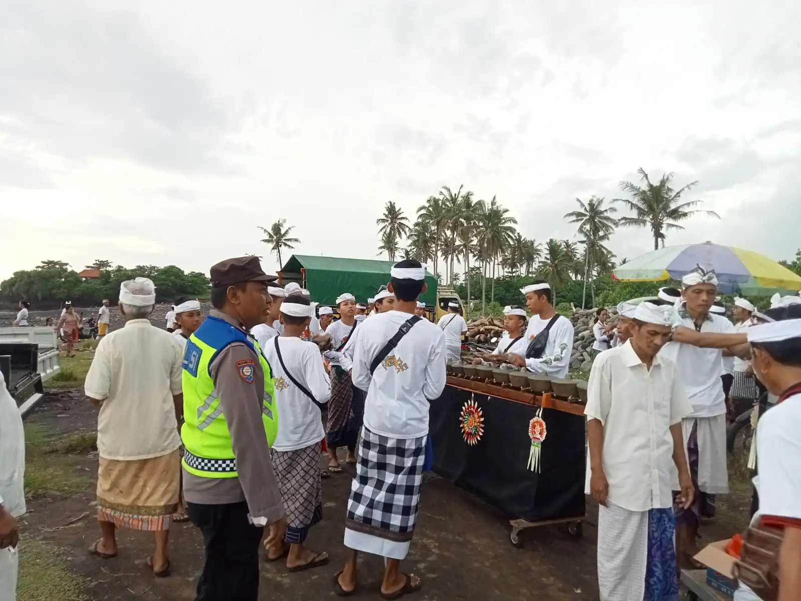 Program Polsek Seltim Mesari ( Melayani, Sambang dan Patroli) Dalam Giat Pengamanan Melasti ke Pantai Abiankapas Beraban Seltim Tabanan