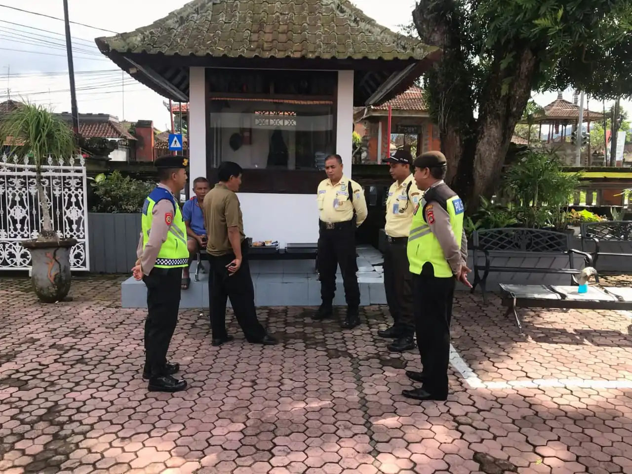 Sambangi Obvit Perbankan, Pawas Bersama Anggota Berikan Himbauan Kamtibmas