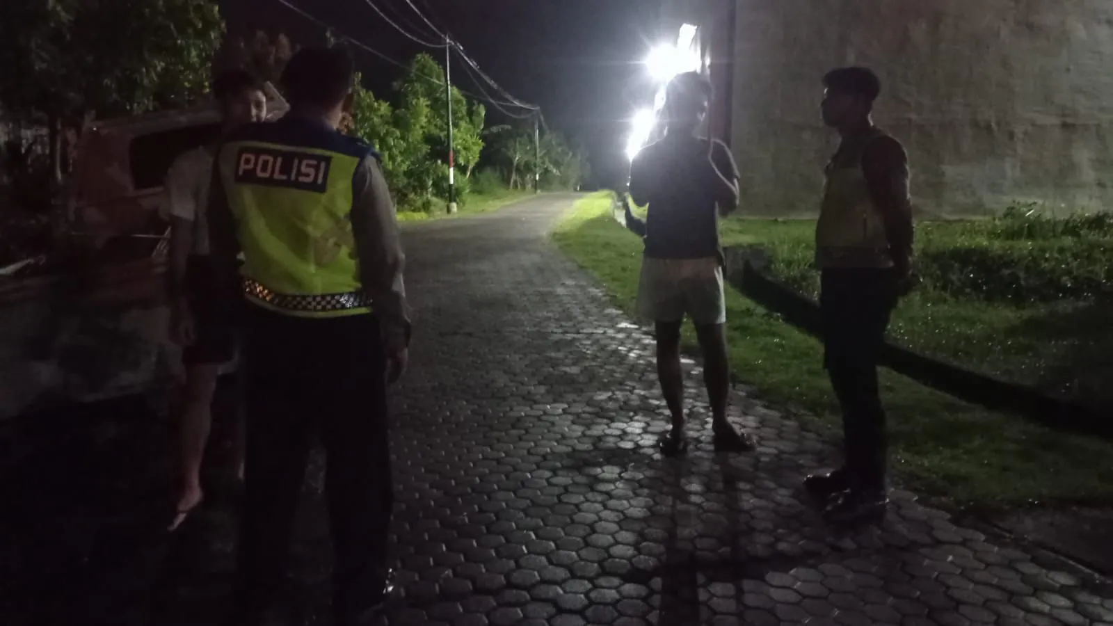 SAMBANGI TONGKRONGAN MASYARAKAT, PERSONIL SAT SAMAPTA RES BANGLI BERIKAN HIMBUAN KAMTIBMAS
