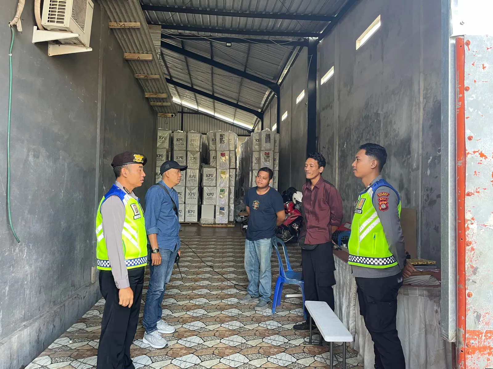 Tingkatkan KRYD, Pawas Bersama Anggota Sambangi Kantor Dan Gudang Logistik KPUD Bangli