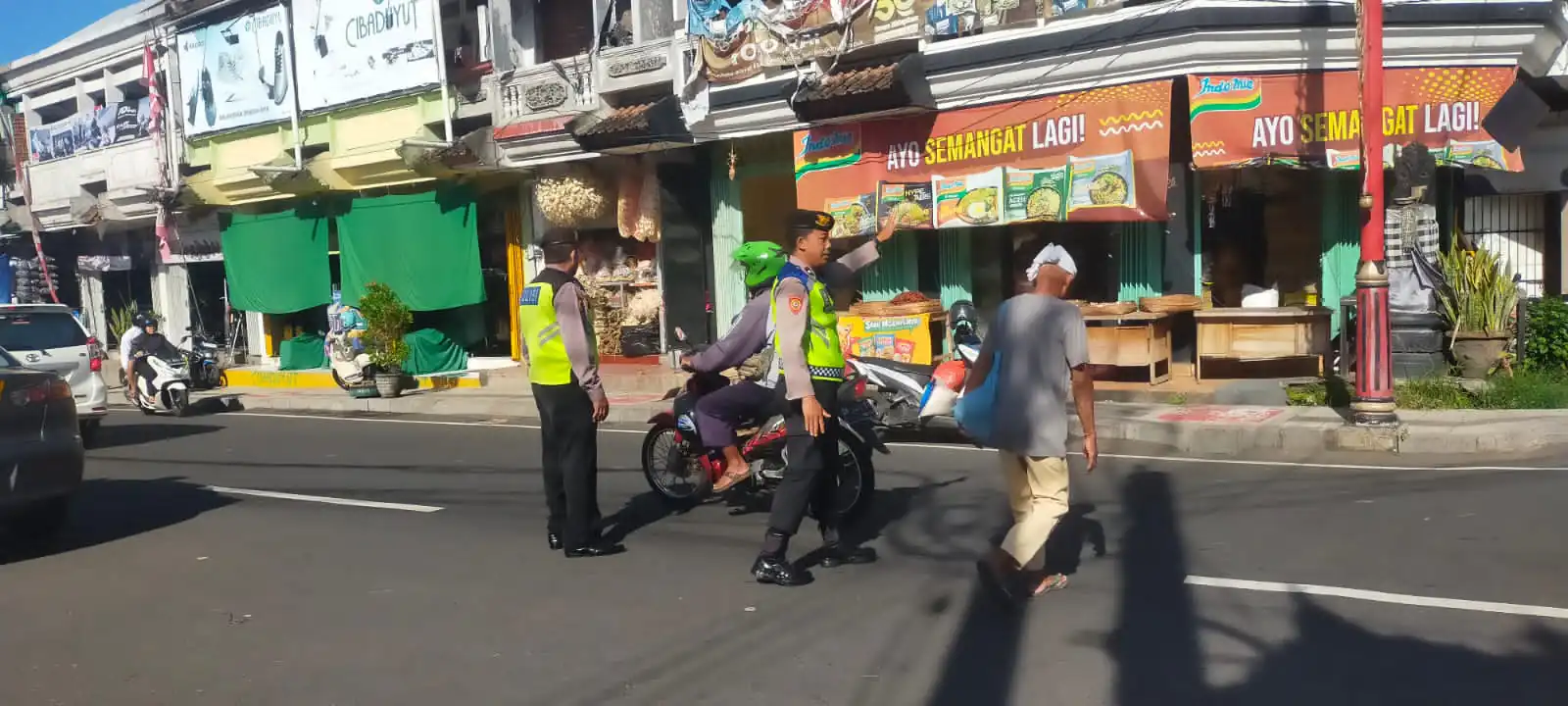 Tingkatkan Patroli Dialogis, Pawas Bersama Anggota Sambangi Pasar Kidul Bangli