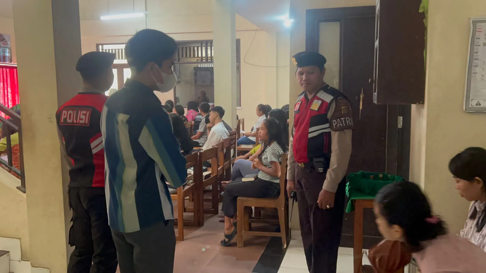 Beri Rasa Aman, Personil Polsek Dan Polres Bangli Laksanakan pengamanan Kegiatan Ibadah Di Gereja Marga Rahayu