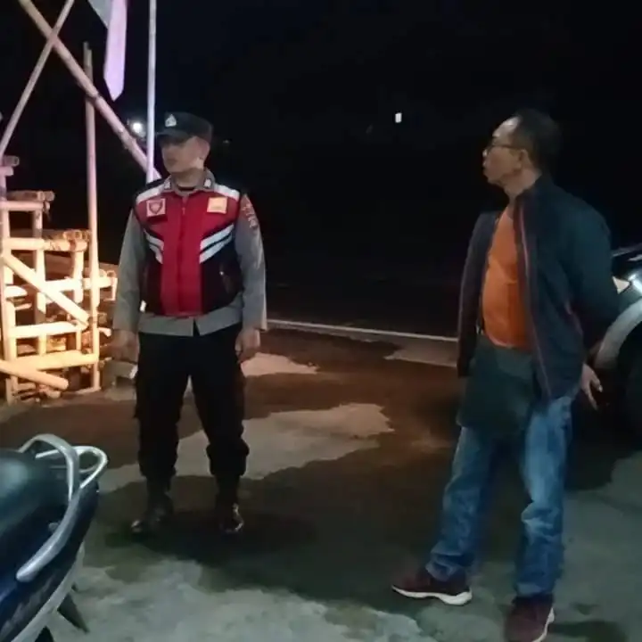 BLUE LIGHT ANTISIPASI KEJAHATAN DIMALAM HARI PERSONIL POLSEK SUSUT MELAKSANAKAN KEGIATAN PATROLI BLUE LIGHT.
