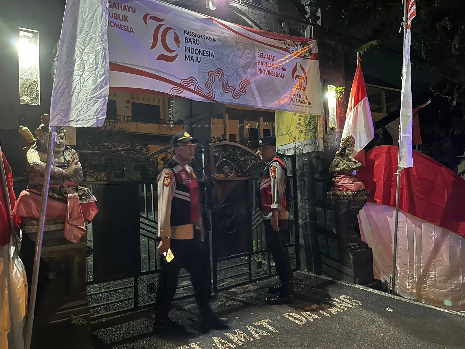 BLUE LIGHT ANTISIPASI KEJAHATAN DIMALAM HARI PERSONIL POLSEK SUSUT MELAKSANAKAN KEGIATAN PATROLI BLUE LIGHT.