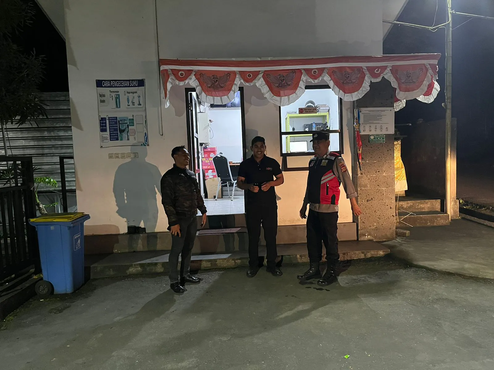 BLUE LIGHT ANTISIPASI KEJAHATAN DIMALAM HARI PERSONIL POLSEK SUSUT MELAKSANAKAN KEGIATAN PATROLI BLUE LIGHT.
