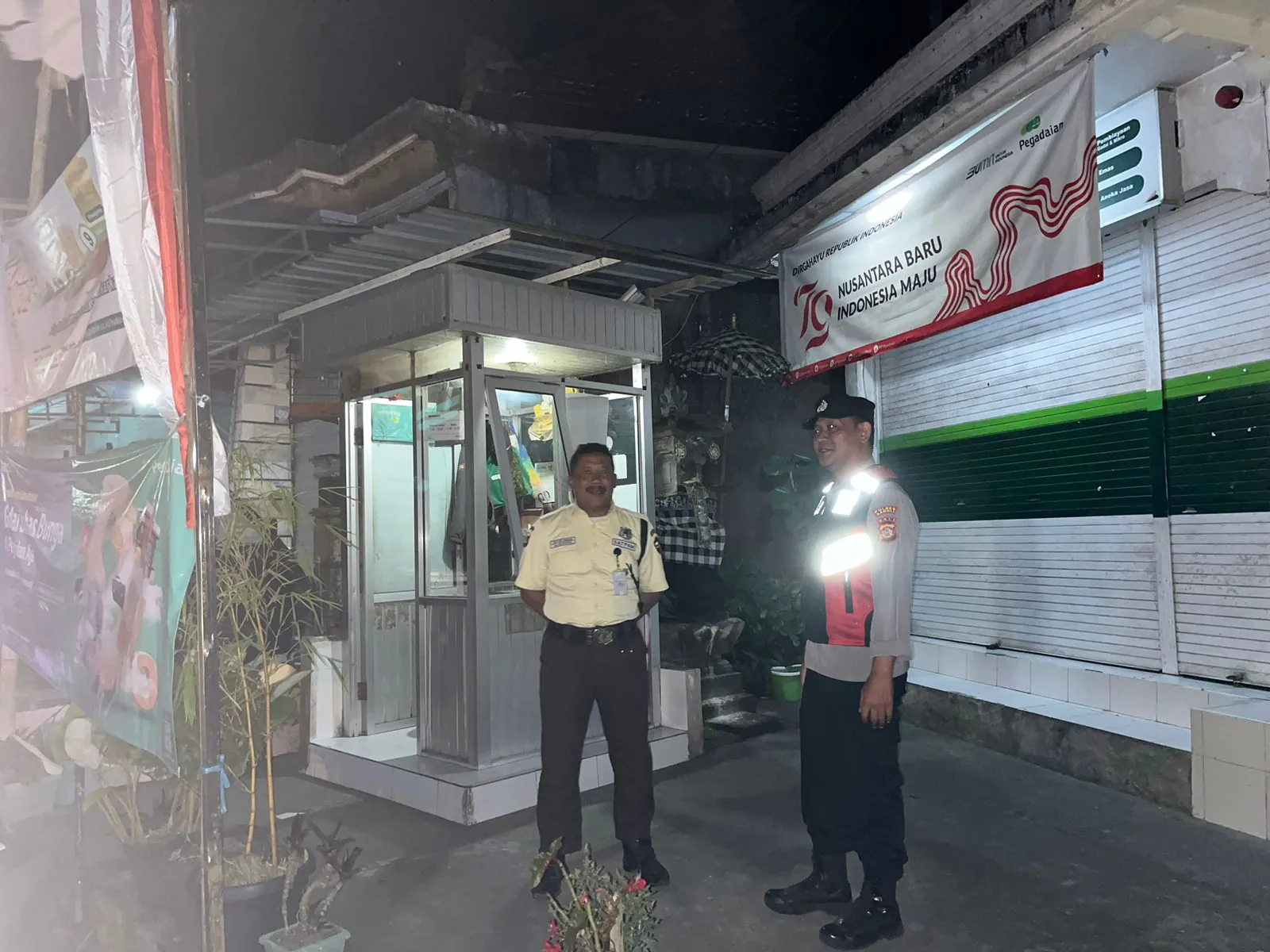 BLUE LIGHT ANTISIPASI KEJAHATAN DIMALAM HARI PERSONIL POLSEK SUSUT MELAKSANAKAN KEGIATAN PATROLI BLUE LIGHT.